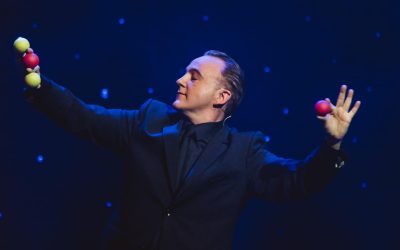 Le magicien Norbert Ferré : élégance et prestidigitation